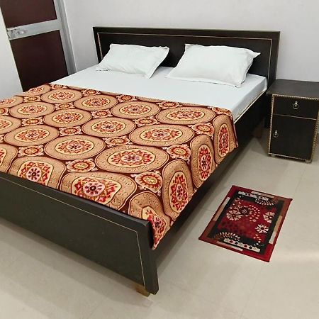 Maa Kaushalya Guest House In Ayodhya Zewnętrze zdjęcie